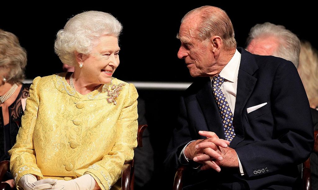 Isabel II y el duque de Edimburgo, del flechazo juvenil al amor eterno