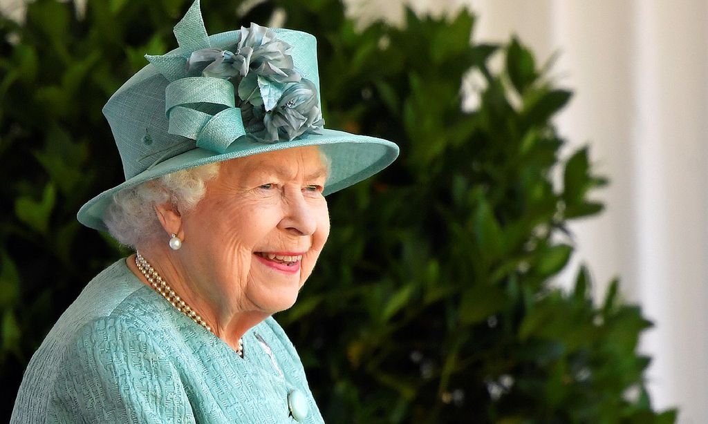 Isabel II disfruta con una gran sonrisa del 'Trooping the Colour' más íntimo