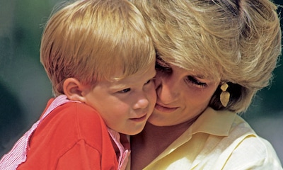 'Ella nunca eligió el camino fácil': La aparición sorpresa del príncipe Harry en el día del cumpleaños de su madre