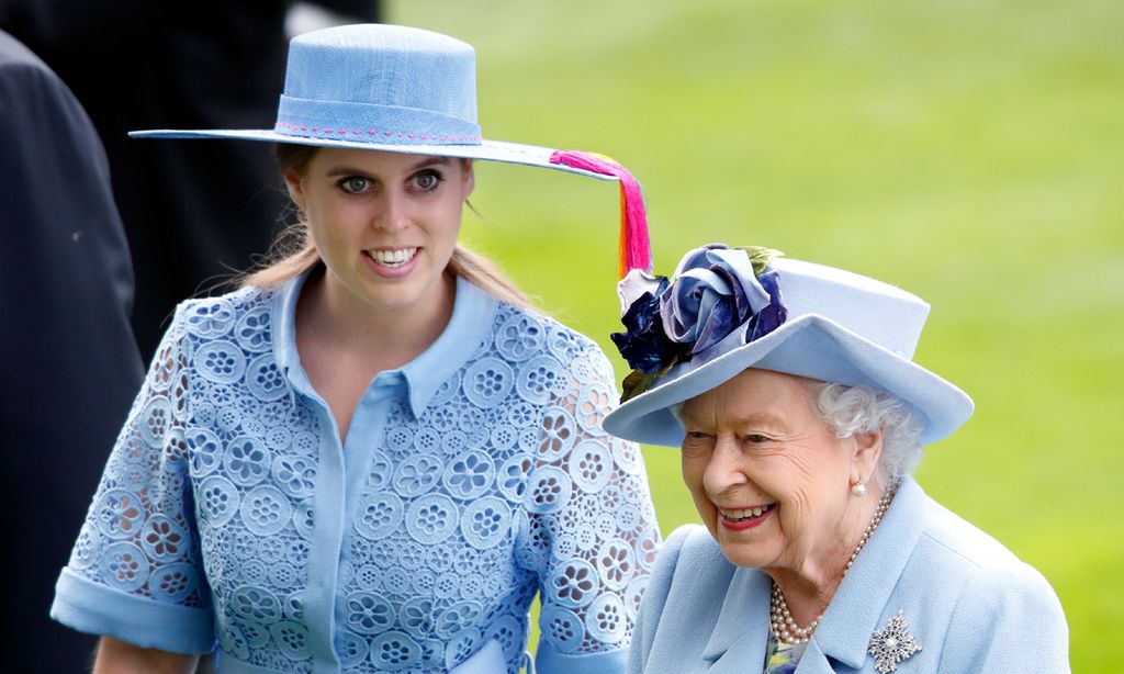 Beatriz de York y su abuela, la reina Isabel II