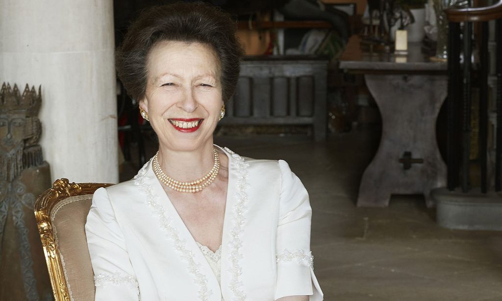 La princesa Ana de Inglaterra sopla 70 velas con nuevas fotos y el nostálgico homenaje de su hermano Carlos
