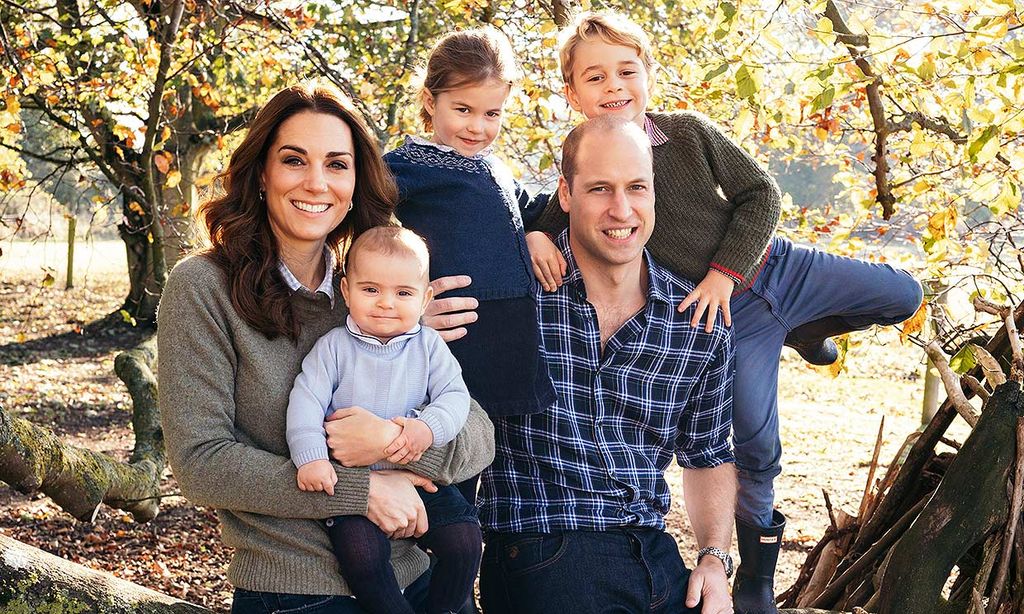 Duques de Cambridge con sus hijos