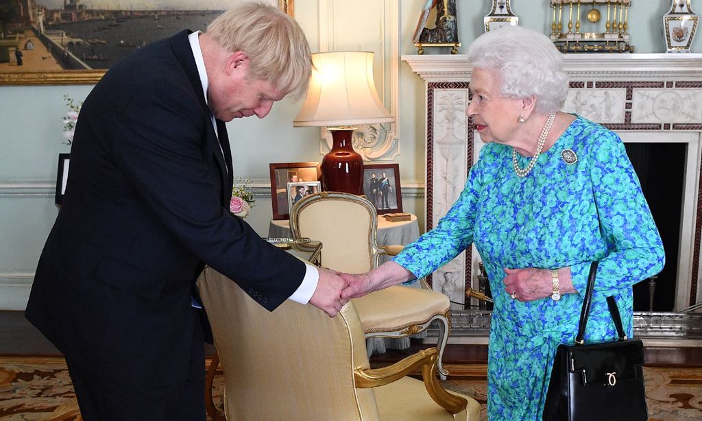 Isabel II y Boris Johnson