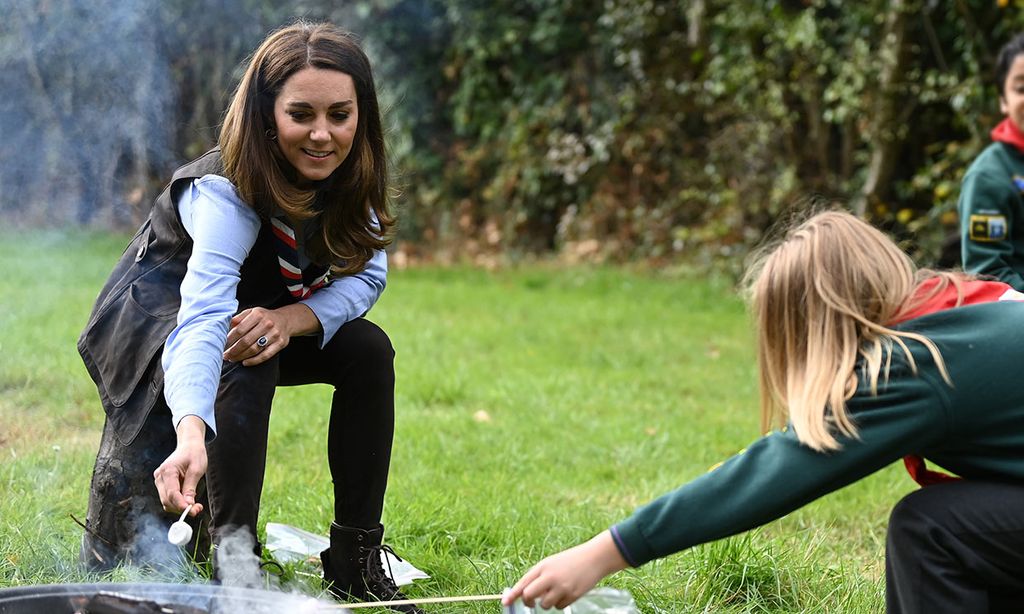Día de excursión 'royal': la duquesa de Cambridge, una más entre los pequeños Scouts