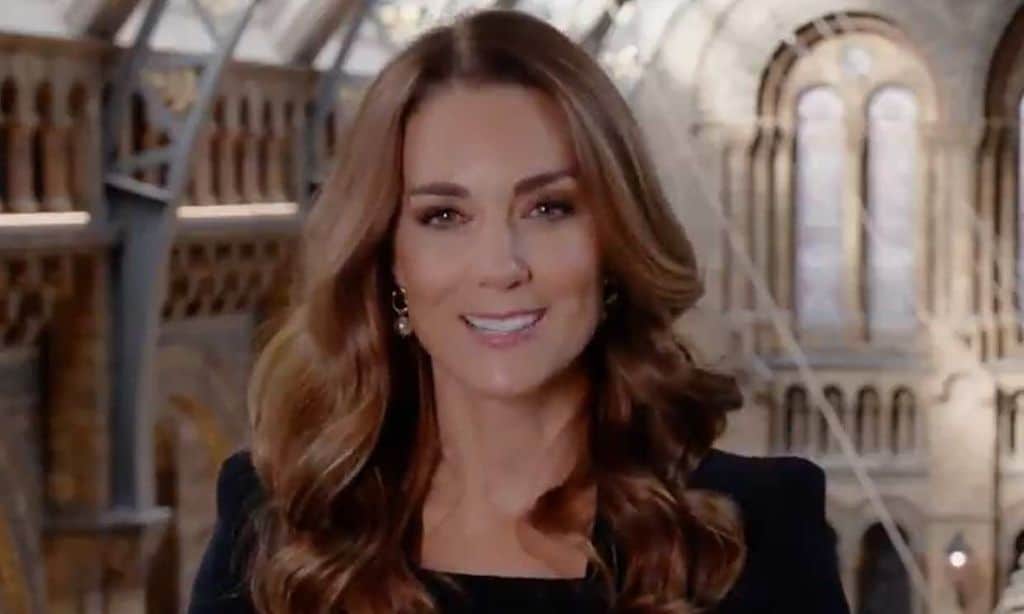 La duquesa de Cambridge 'ejerce' de presentadora de televisión