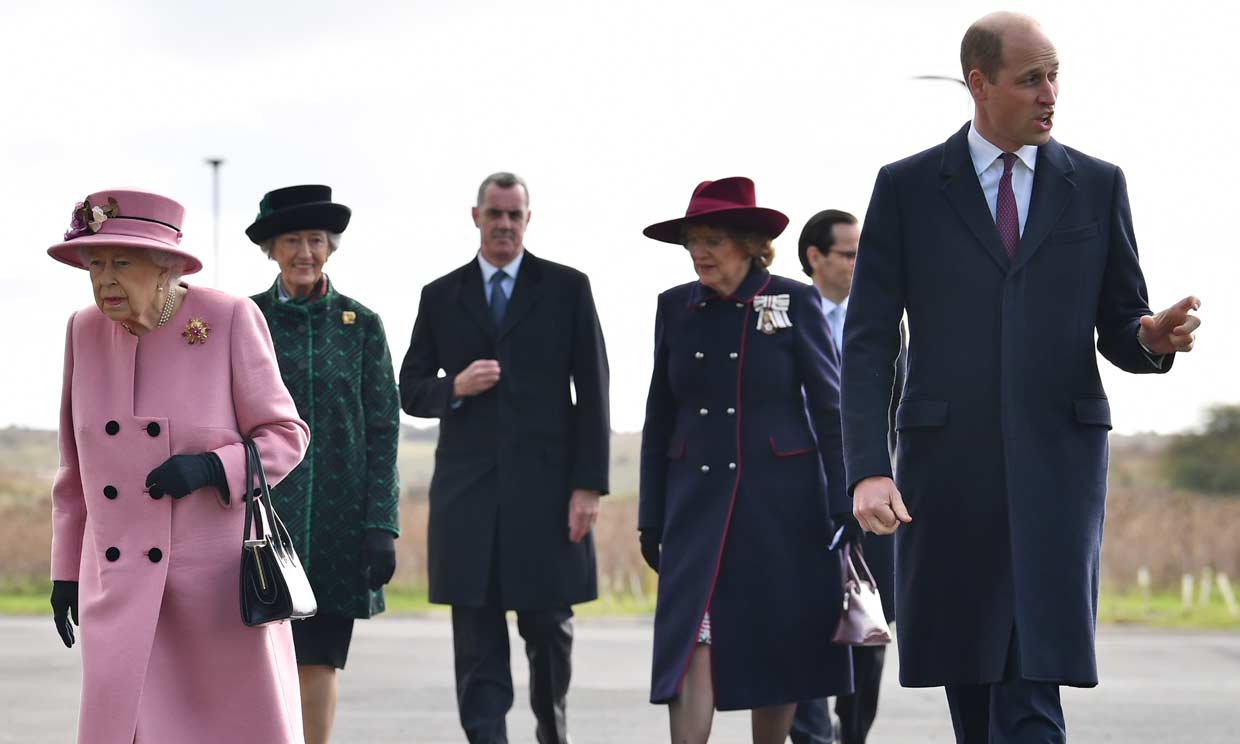 Reina Isabel II y duque de Cambridge