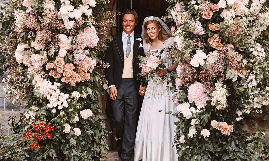 Sarah Ferguson comparte foto inédita de la boda de Beatriz de York