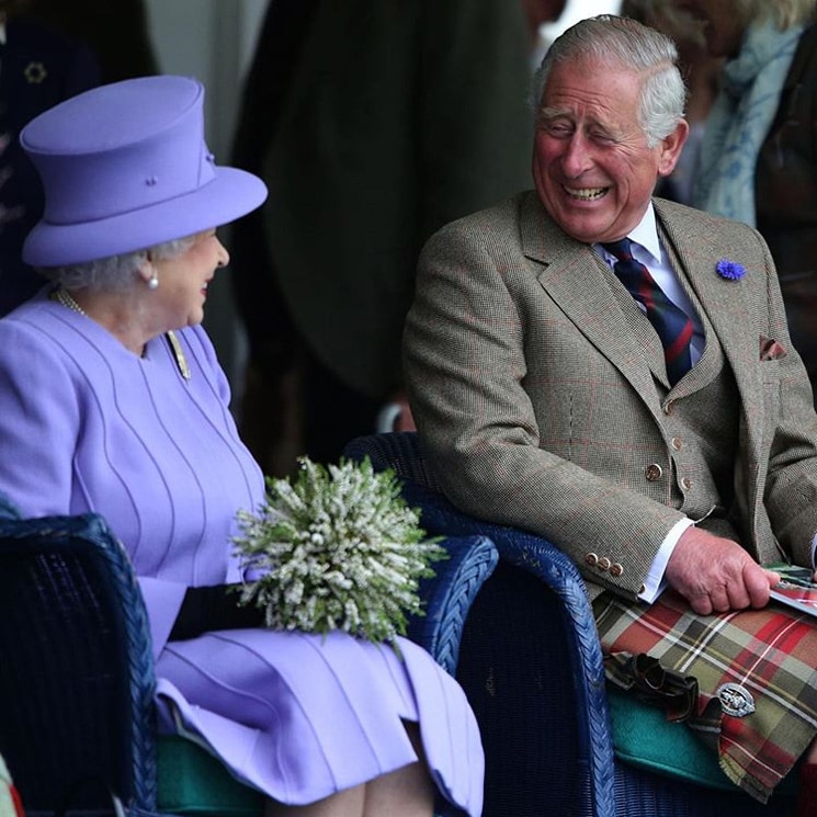 La nostálgica (y tierna) fotografía con la que Isabel II felicita el cumpleaños a Carlos de Inglaterra