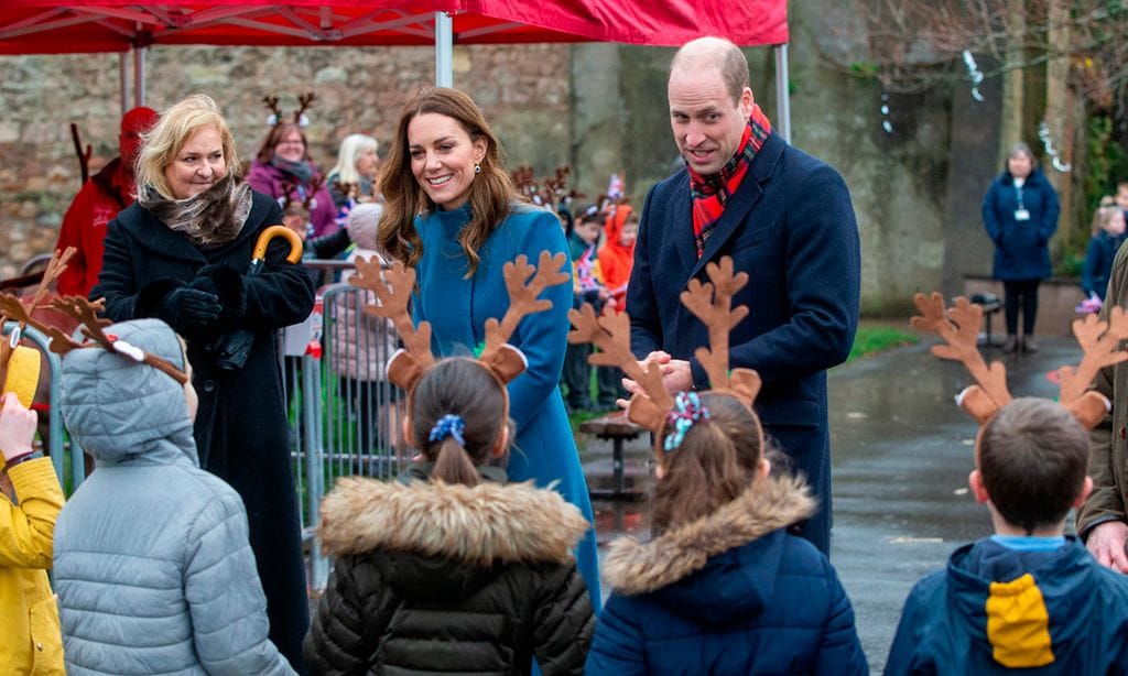 Los duques de Cambridge inician su tour real en tren inspirados en don Felipe y doña Letizia