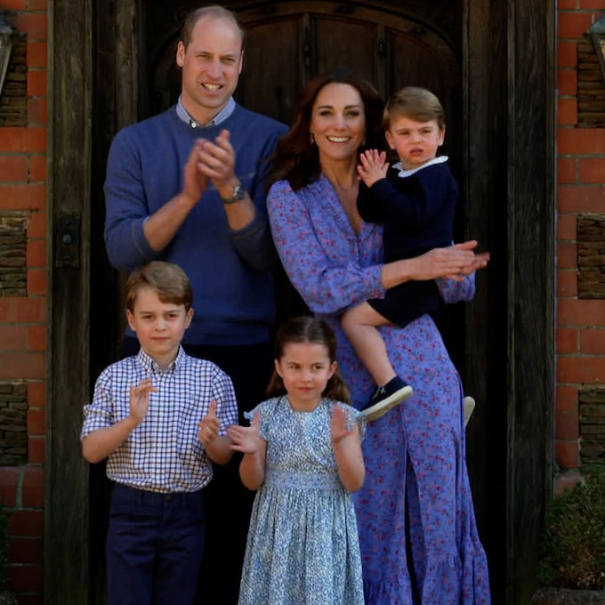 Los duques de Cambridge felicitan la Navidad a los sanitarios con una imagen familiar inédita 