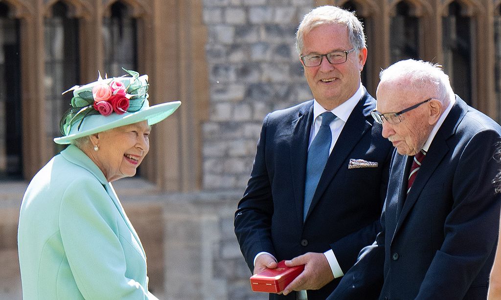 Fallece a los 100 años el Capitán Tom Moore, investido caballero por la reina Isabel II en 2020