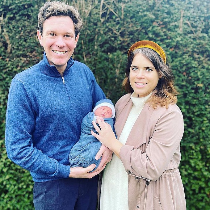 Eugenia de York y Jack Brooksbank posan por primera vez con su bebé