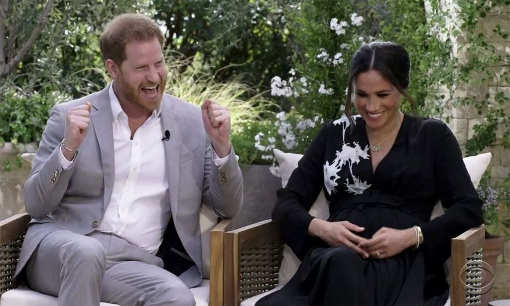 El príncipe Harry y Meghan Markle anuncian que el bebé que esperan es...