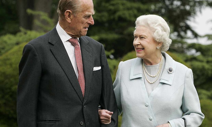 Isabel II se queda sin su gran apoyo