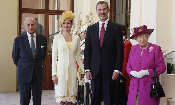 Los Reyes de España con Isabel II y Felipe de Edimburgo