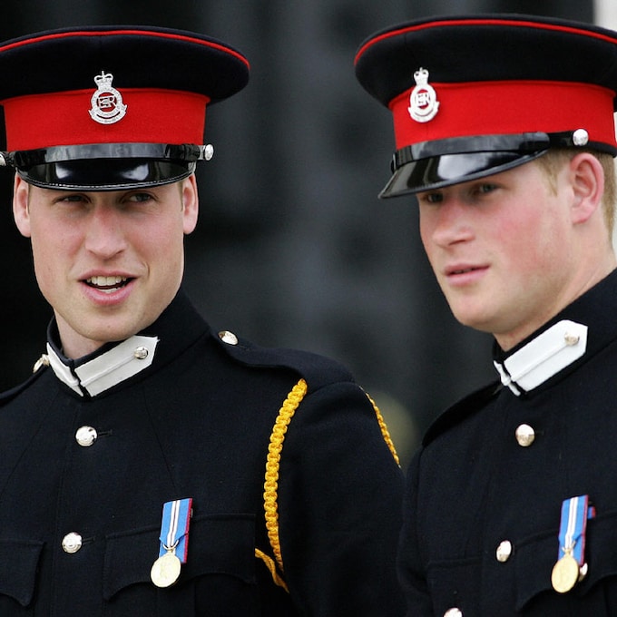 El motivo por el que los 'royals' no llevarán uniforme militar en el funeral del duque de Edimburgo (y tiene que ver con Harry)