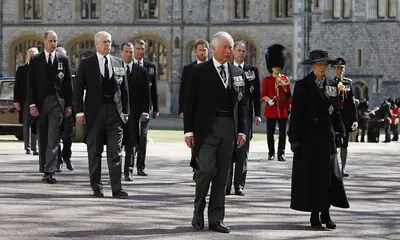 ¿Quiénes han participado en la procesión funeraria del duque de Edimburgo?