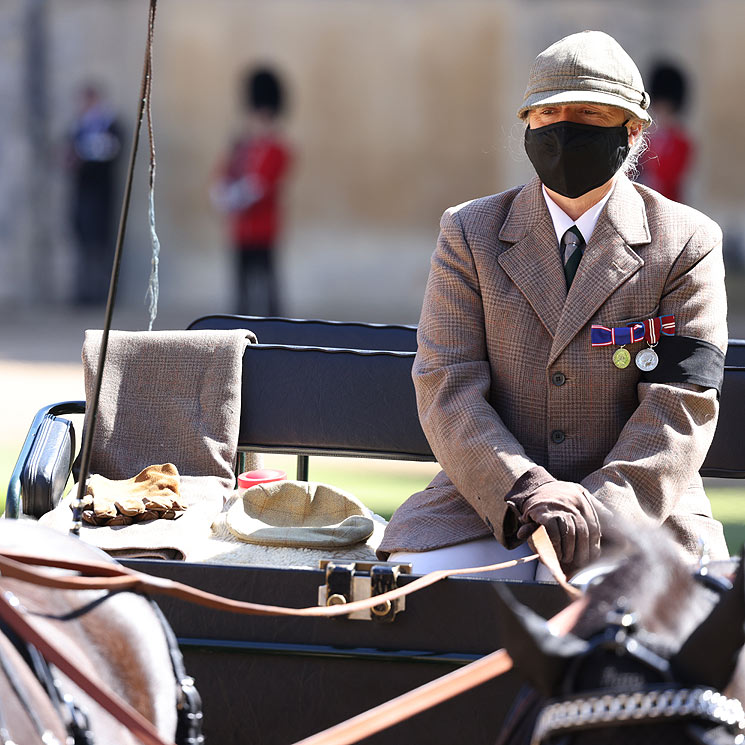 El carruaje con los guantes, la gorra y la manta de Felipe de Edimburgo, protagonistas destacados en su despedida