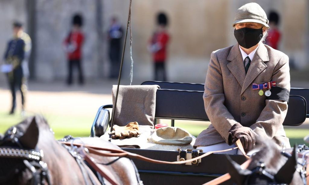 El carruaje con los guantes, la gorra y la manta de Felipe de Edimburgo, protagonistas destacados en su despedida