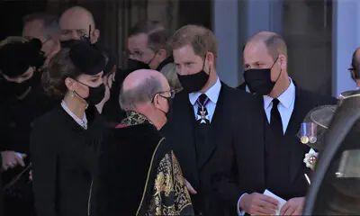 En vídeo, las imágenes del reencuentro entre los príncipes Guillermo y Harry, con Kate Middleton de testigo