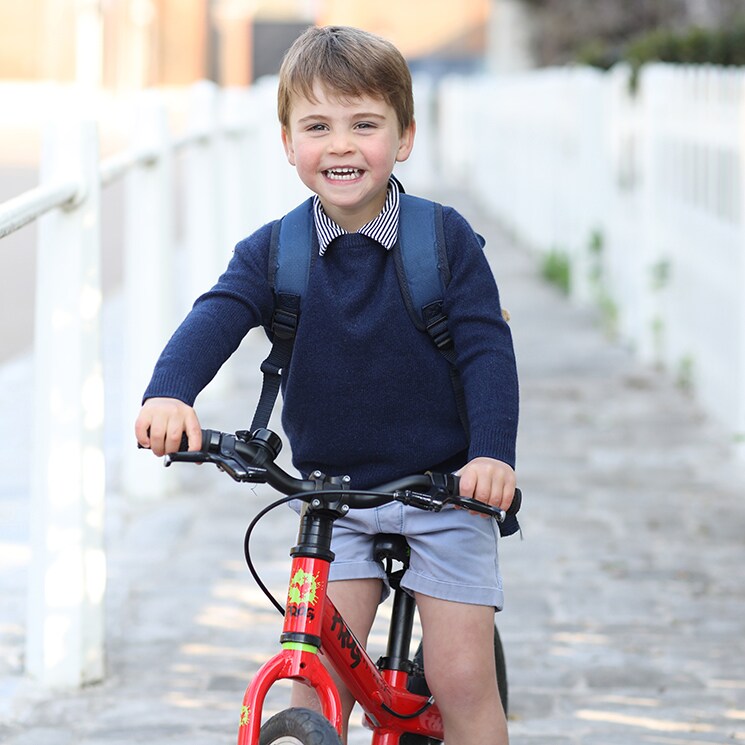 Louis de Cambridge, fotografiado en su primer día de guardería al cumplir 3 años