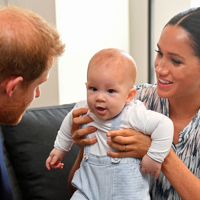 La Familia Real británica felicita en la distancia a Archie, hijo de Harry y Meghan, por su segundo cumpleaños
