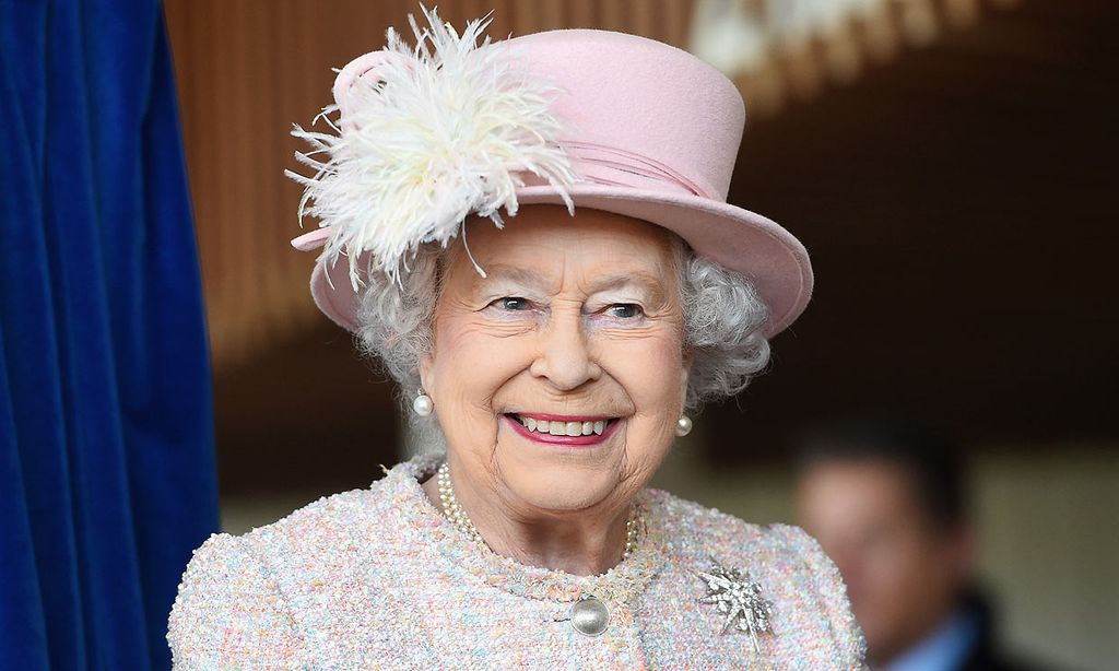 Isabel II recuerda con orgullo la medalla que obtuvo por su mayor logro en la adolescencia