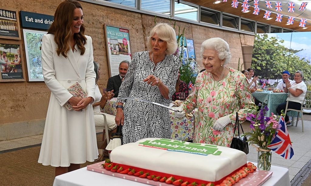 Isabel II, junto a su familia, ejerce de anfitriona de los líderes del G7