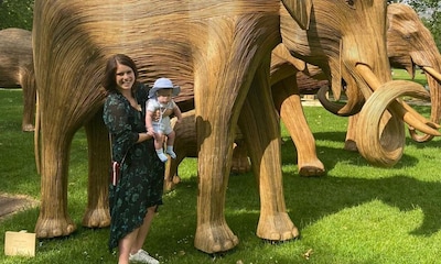Eugenia de York pasa un día entre 'elefantes' con su hijo y sus fans tienen claro a quién se parece August