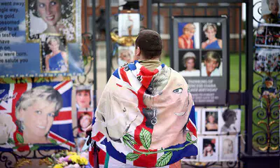 Flores, banderas y reencuentro entre Harry y Guillermo: todo listo para el homenaje a la princesa Diana