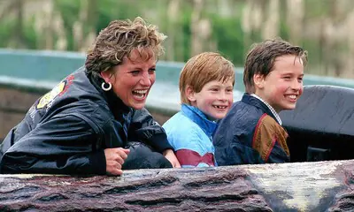 Diversión, abrazos y travesuras: así recuerdan los príncipes Harry y Guillermo a su madre