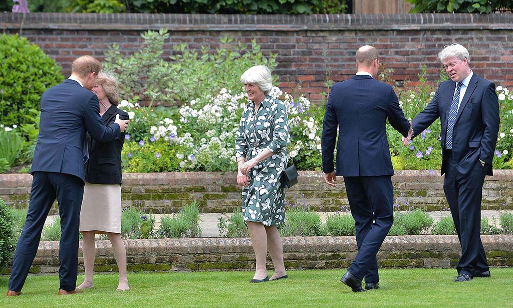 Los doce invitados que han acompañado a Harry y Guillermo para inaugurar la estatua de Diana