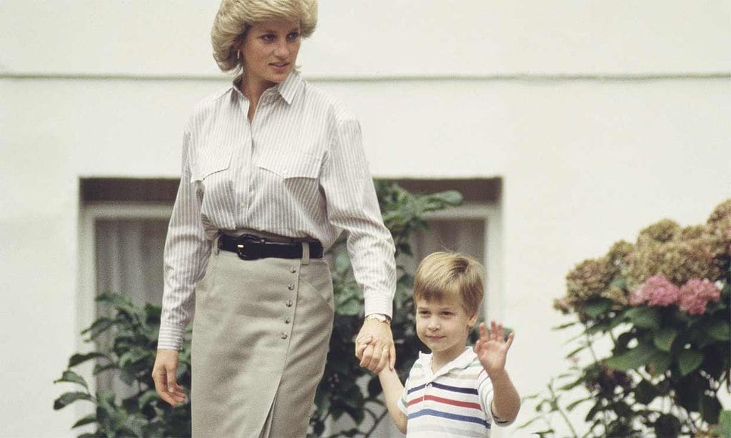 ¿Son estos los 'looks' de Diana de Gales en los que se inspira su estatua?