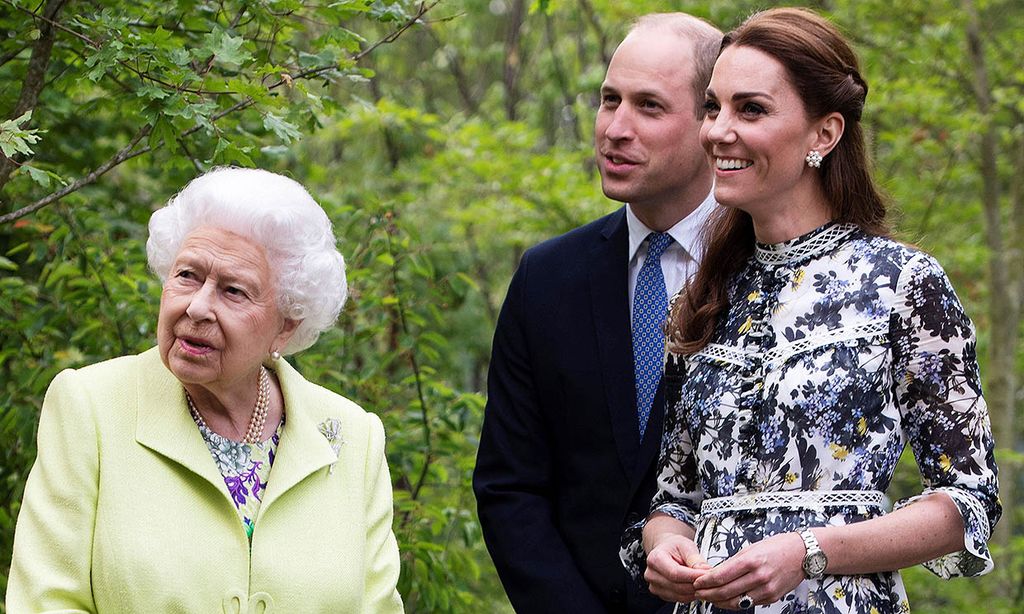 Isabel II y duques de Cambridge 