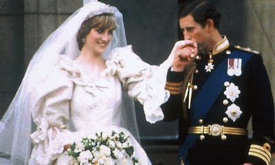Vendido por más de 2.000 euros un trozo de la tarta de boda de Carlos y Diana ¡40 años después!
