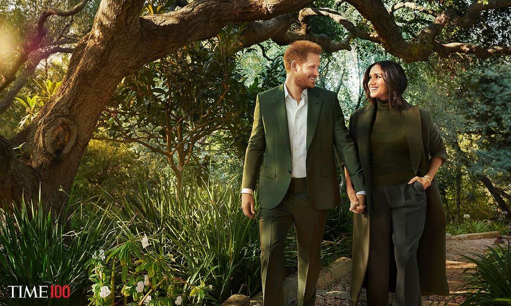 Todas las fotos de Meghan y Harry como estrellas de Hollywood en su primera portada posando