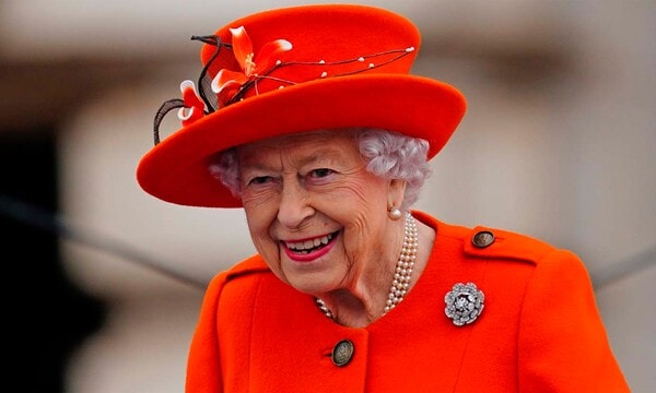 La reina Isabel II vuelve a Buckingham en su primer acto público tras la  pandemia