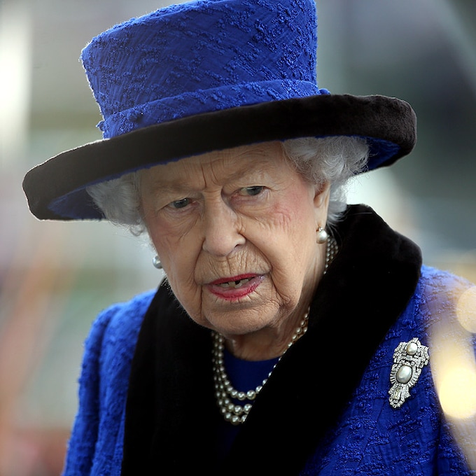 Isabel II, de vuelta en Windsor tras pasar una noche en el hospital