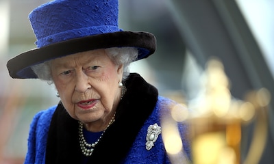 Isabel II, de vuelta en Windsor tras pasar una noche en el hospital