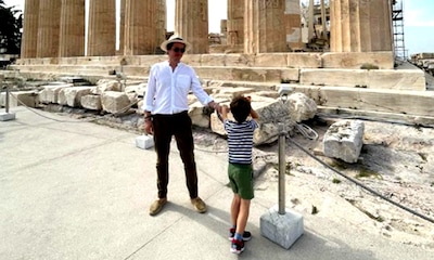 Edoardo Mapelli, marido de Beatriz de York, aprovecha el viaje a Grecia para hacer turismo con su hijo mayor