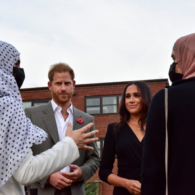 Juegos con los más pequeños y clases de inglés: el encuentro de los duques de Sussex con refugiados afganos