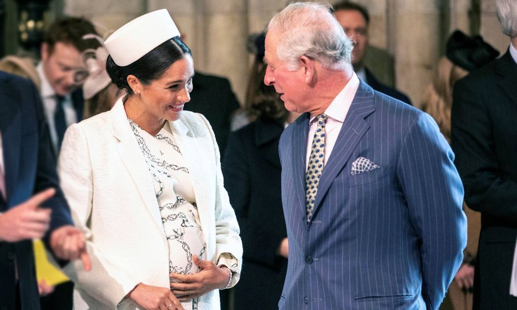 ¿Preguntó el príncipe Carlos por el color de piel de Archie? La respuesta desde Palacio