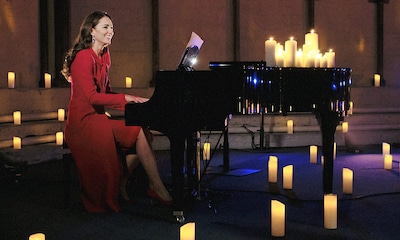¡Toda una estrella de la música! Kate Middleton muestra su talento al tocar el piano en un concierto navideño