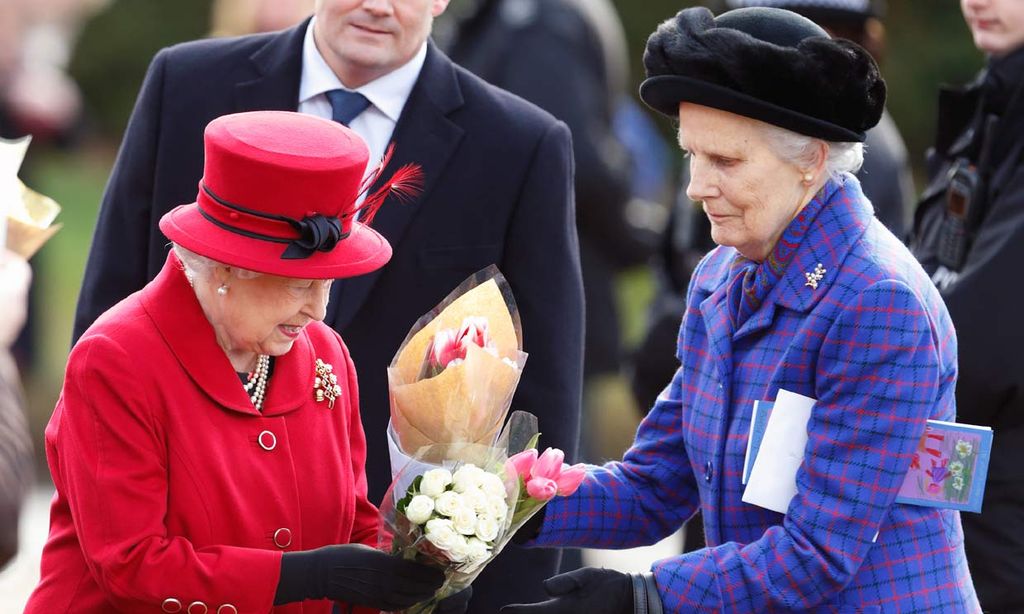 Isabel II con su dama de honor