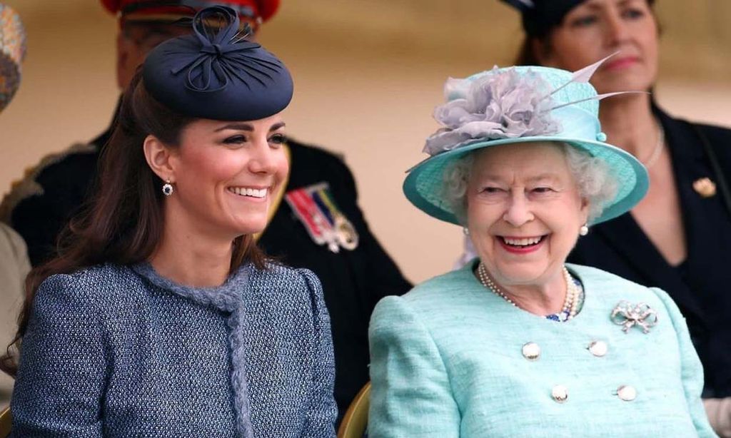 Duquesa de Cambridge e Isabel II 