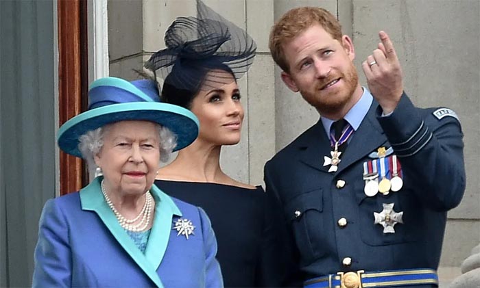 reina Isabel II, príncipe Harry y Meghan Markle