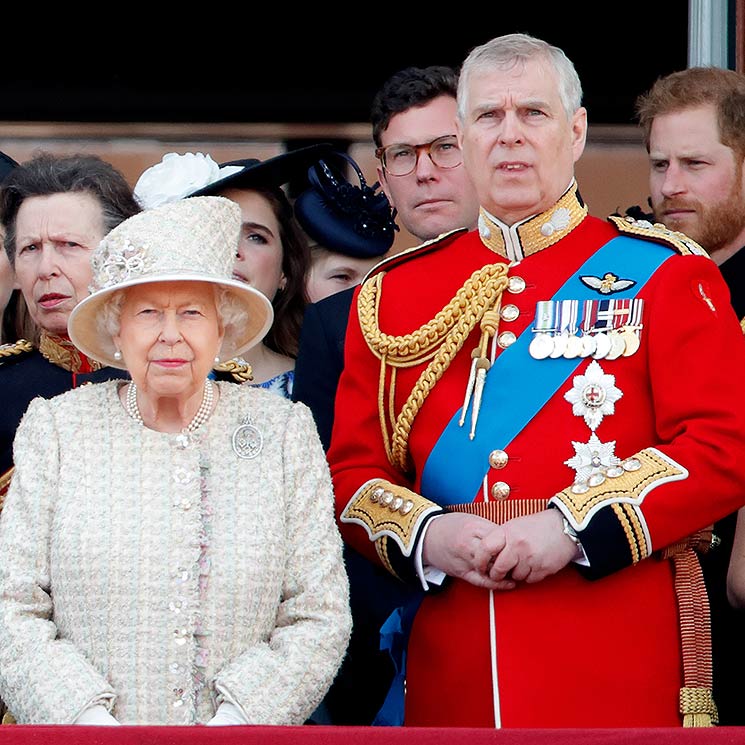 Isabel II quita los títulos militares y los patrocinios reales al príncipe Andrés en medio de su batalla legal