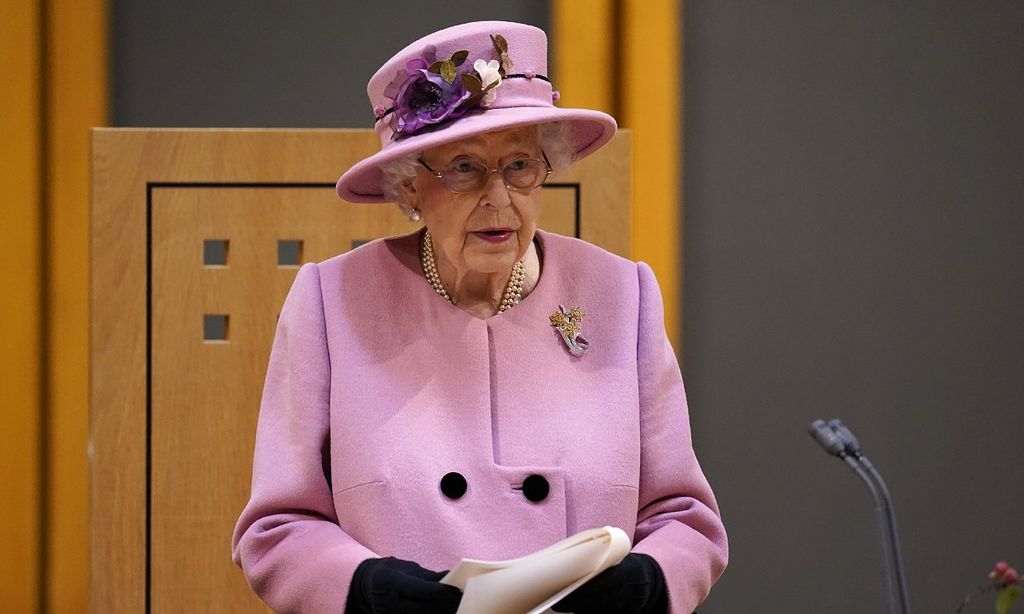 Isabel II cancela su agenda telemática del día mientras sigue convaleciente por covid