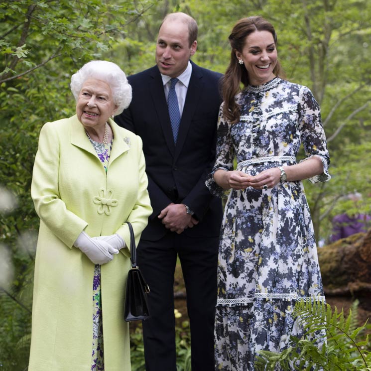 Isabel II se encuentra con los duques de Cambridge y la princesa Beatriz una semana después de su positivo en coronavirus
