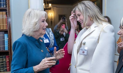 Camilla conoce a Camilla: el encuentro de la duquesa de Cornualles con su doble en 'The Crown'